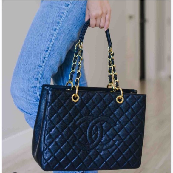 CHANEL Caviar Quilted Grand Shopping Tote GST tote bag black leather - Picture 3 of 16